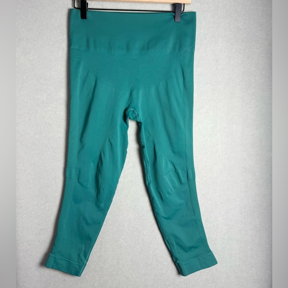 Lululemon Women’s In the Flow Seamless Yoga Cropped Leggings Teal - Picture 1 of 8